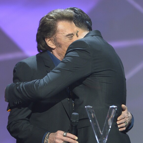 Johnny Hallyday et Maxim Nucci (Yodelice) - Victoire Album de Chansons pour "De l'Amour" - Cérémonie des 31e Victoires de la Musique au Zénith de Paris le 12 février 2016 © Guirec Coadic / Bestimage