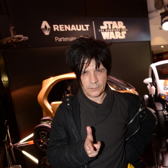 Nicola Sirkis - Présentation de la Renault Zoé Série Limitée Star Wars directement liée à l'univers du futur film Star Wars: Han Solo, qui sortira au printemps 2018, à l'atelier Renault sur les Champs Elysées à Paris, France, le 13 décembre 2017. © Rachid Bellak/Bestimage