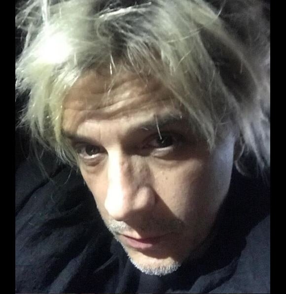Nicola Sirkis, blond, en mode selfie sur Instagram, le 11 février 2018