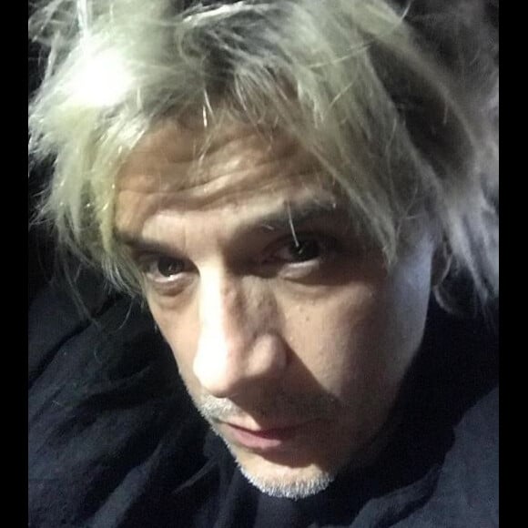 Nicola Sirkis, blond, en mode selfie sur Instagram, le 11 février 2018