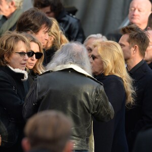 Nathalie Baye, Laura Smet, Tony Scotti, Sylvie Vartan, David Hallyday - Sorties de l'église de la Madeleine après les obsèques de Johnny Hallyday à Paris le 9 décembre 2017. © Veeren / Bestimage