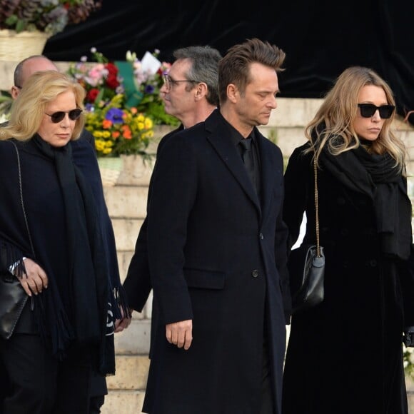 Sylvis Vartan, David Hallyday et Laura Smet - Sorties de l'église de la Madeleine après les obsèques de Johnny Hallyday à Paris le 9 décembre 2017. © Veeren / Bestimage