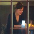 Exclusif - Dakota Johnson dîne avec un ami chez Hugo's Cafe à Canyon Country le 18 janvier 2018.  Dakota Johnson is spotted enjoying a candle lit dinner with a friend at Hugo's Cafe. The actress appeared to be radiating joy and it is no wonder why. The "Fifty Shades Freed'' star has been getting serious with Coldplay singer Chris Martin. The pair were recently spotted on a romantic walk on the beach in Canyon Country January 18th, 2018.18/01/2018 - Canyon Country