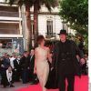 Guillaume Depardieu et Clotilde Courau lors de la montée des marches du film Le Cinquième Elément au Festival de Cannes 1997