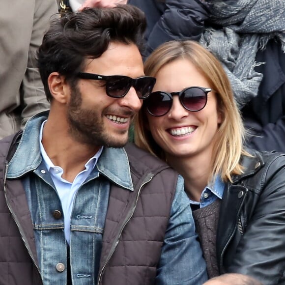 Maxim Nucci et sa compagne Isabelle Ithurburu dans les tribunes des Internationaux de France de tennis de Roland Garros à Paris. Le 24 mai 2016 © Dominique Jacovides / Bestimage