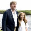 Le roi Willem-Alexander des Pays-Bas en famille avec sa fille la princesse Ariane à Warmond le 7 juillet 2017, lors de la traditionnelle séance photo des vacances d'été.