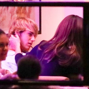 Justin Bieber et sa compagne Selena Gomez ont été dîner dans un restaurant le jour de la Saint-Valentin à Beverly Hills le 14 février 2018.