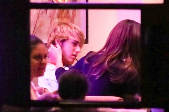 Justin Bieber et sa compagne Selena Gomez ont été dîner dans un restaurant le jour de la Saint-Valentin à Beverly Hills le 14 février 2018.