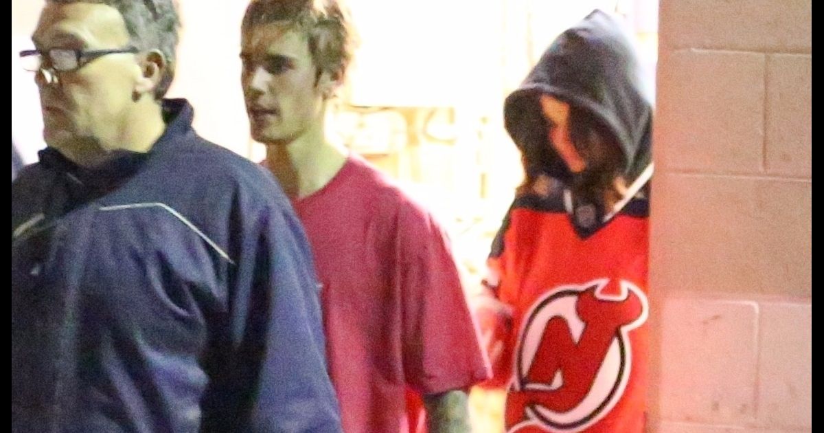 Justin Bieber Et Selena Gomez Sortant De La Patinoire Au Valley Ice