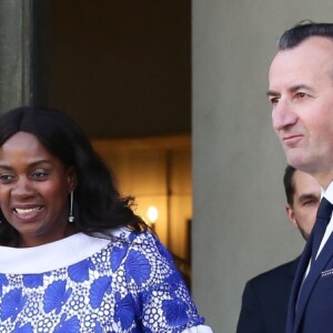 Brigitte Macron raccompagne Clar Weah, la femme du président du Libéria, après un déjeuner de travail au palais de l'Elysée à Paris le 21 février 2018. © Stéphane Lemouton / Bestimage