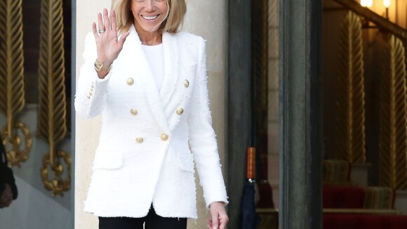 Brigitte Macron rayonnante en blanc à l'Élysée, pour la visite de George Weah