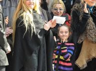 Alain Bashung : sa femme Chloé, ses enfants et ses amis à la sortie de l'église, à quelques minutes du dernier adieu...