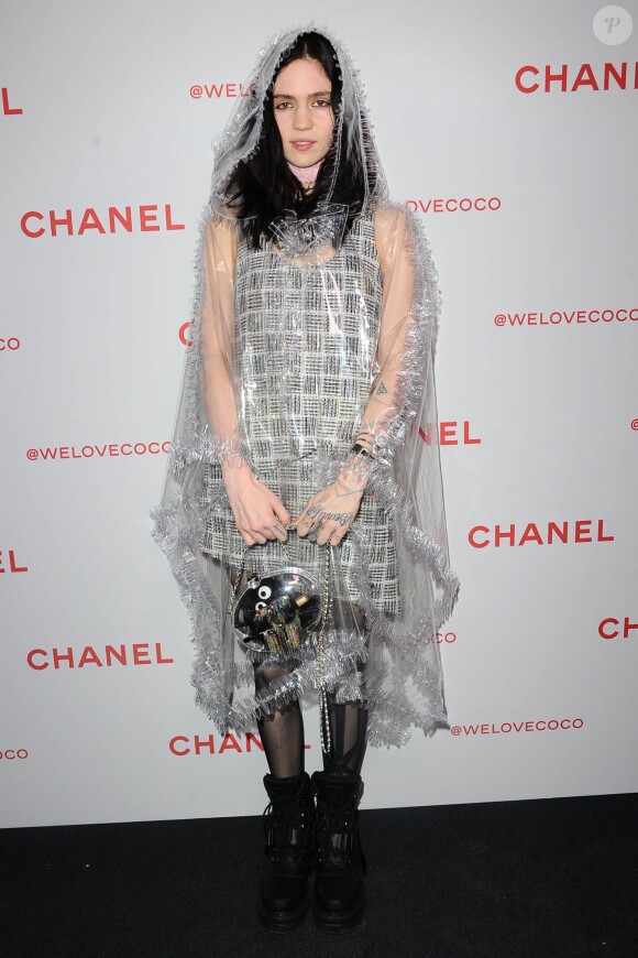 Grimes assiste à la soirée "Chanel Beauty House" à Los Angeles, le 28 février 2018.
