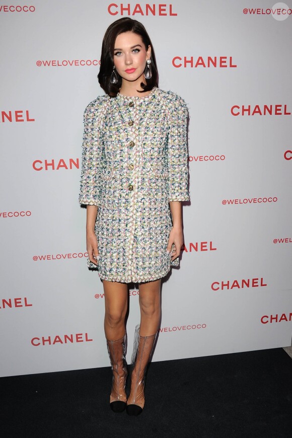 Amanda Steele assiste à la soirée "Chanel Beauty House" à Los Angeles, le 28 février 2018.