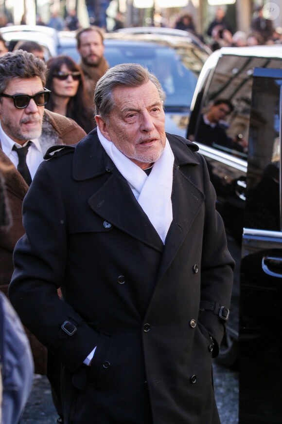 Jean-Claude Camus - Arrivée du convoi funéraire à l'église de La Madeleine lors des obsèques de Johnny Hallyday à Paris le 9 décembre 2017.
