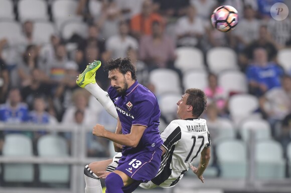 Mandzukic Mario (Juventus F.C.) et Davide Astori (AC Fiorentina) le 20 août 2016.