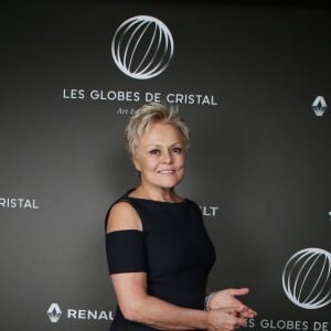 Exclusif - Muriel Robin - Backstage - 12ème cérémonie des Globes de Cristal au Lido à Paris, le 12 février 2018. © Rachid Bellak / Pool / Bestimage