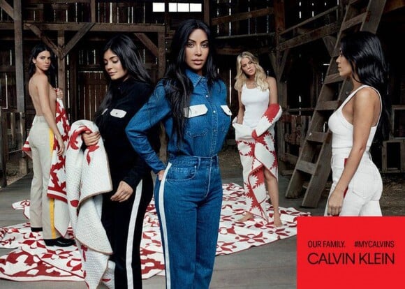 Kendall, Kylie Jenner, Kim, Kourtney et Khloé Kardashian posent pour Calvin Klein.