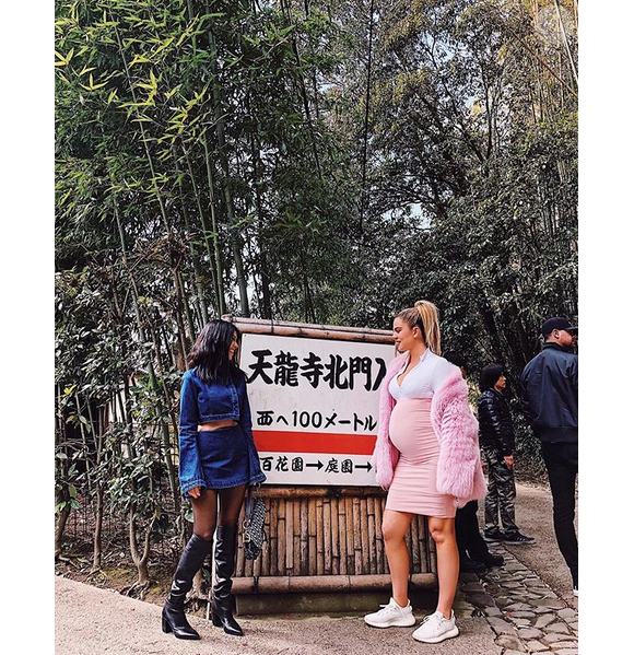 Kourtney et Khloé Kardashian au Japon. Mars 2018.