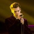 Harry Styles chante lors de l'émission X-Factor à Milan, Italie, le 9 novembre 2017.