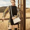 Emma Stone, nouveau visage de la campagne "The Spirit of Travel" de Louis Vuitton. Photo par Craig McDean.
