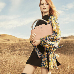 Emma Stone, nouveau visage de la campagne "The Spirit of Travel" de Louis Vuitton. Photo par Craig McDean.