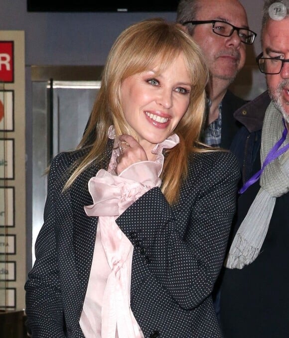 Kylie Minogue quitte les studios de la BBC à Londres le 9 mars 2018.