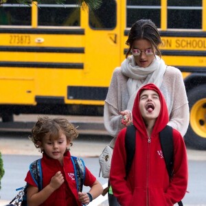 Exclusif - Alessandra Ambrosio se promène avec ses enfants Anja et Noah à Brentwood, le 13 mars 2018