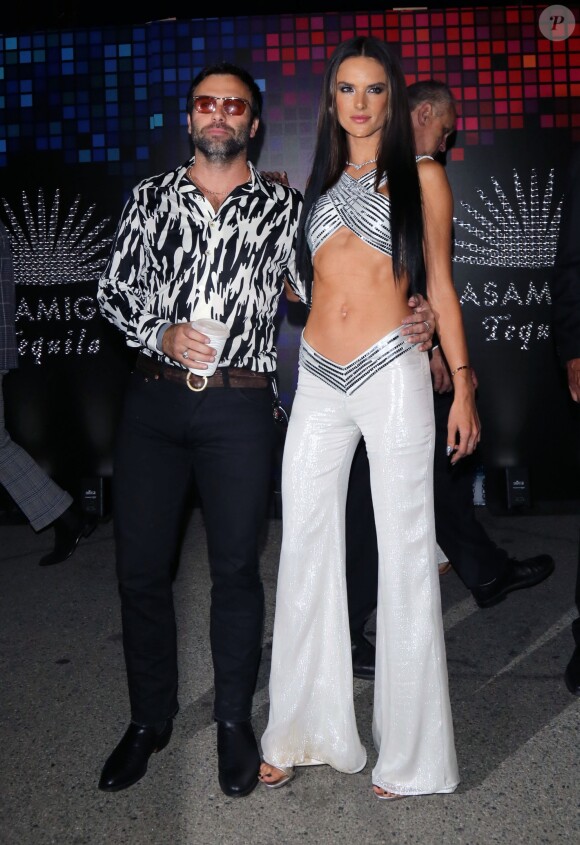 Alessandra Ambrosio et Jamie Mazur - Les célébrités arrivent à la soirée Casamigos Tequila pour Halloween à Los Angeles, le 27 octobre 2017