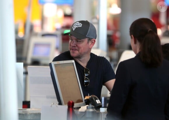 Exclusif - Matt Damon quitte la propriété de Chris Hemsworth à Byron Bay en hélicoptère pour se rendre à l'aéroport international de Brisbane, Australie, le 3 janvier 2018.