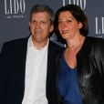 Patrick Chêne et sa femme Laurence - Photocall à l'occasion de la présentation du nouveau spectacle du Lido "Paris Merveilles" à Paris, le 8 avril 2015.