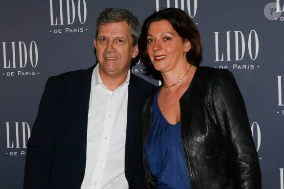 Patrick Chêne et sa femme Laurence - Photocall à l'occasion de la présentation du nouveau spectacle du Lido "Paris Merveilles" à Paris, le 8 avril 2015.