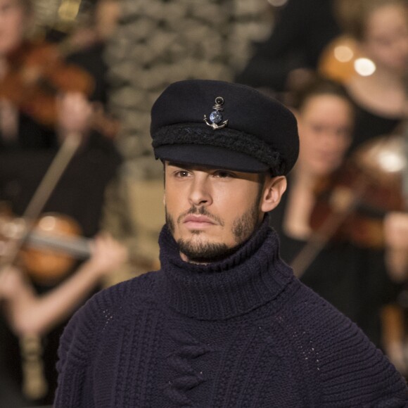 Baptiste Giabiconi - Défilé Collection Métiers d'Art Chanel à la Philharmonie de l'Elbe à Hambourg, le 6 décembre 2017. © Olivier Borde/Bestimage