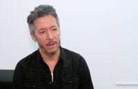 Jean-Luc Lemoine en interview pour Purepeople.com lors de la promotion de "Ici c'est Lemoine". Mars 2018.