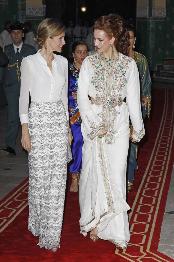 La princesse Lalla Salma du Maroc avec la reine Letizia d'Espagne le 14 juillet 2014 à Rabat lors du dîner de gala en l'honneur du couple royal espagnol en visite officielle au Maroc.