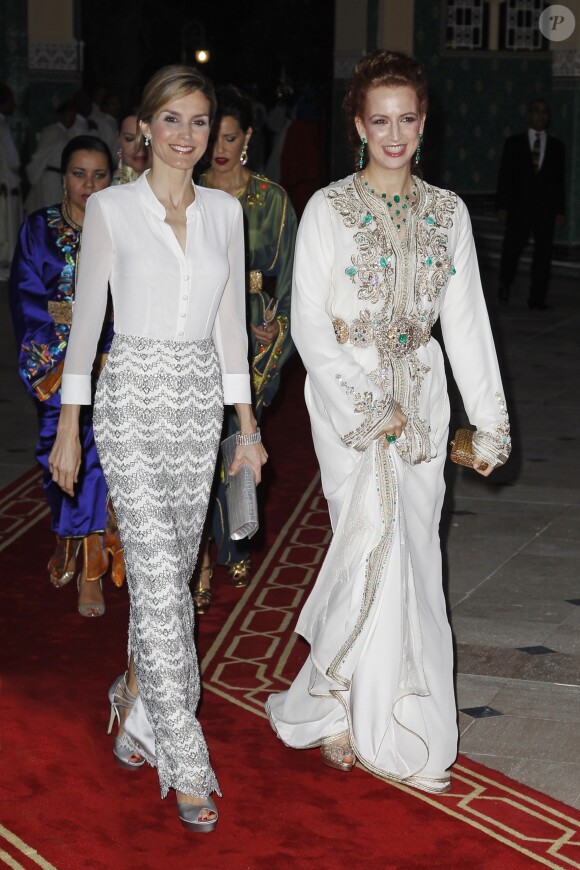 La princesse Lalla Salma du Maroc avec la reine Letizia d'Espagne le 14 juillet 2014 à Rabat lors du dîner de gala en l'honneur du couple royal espagnol en visite officielle au Maroc.