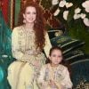 La princesse Lalla Salma du Maroc et sa fille Lalla Khadija lors du mariage du prince Moulay Rachid et de Lalla Oum Keltoum en novembre 2014 à Rabat.