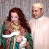 La princesse Lalla Salma et le roi Mohammed VI du Maroc en mai 2003 après la naissance de leur fils le prince Moulay El Hassan.