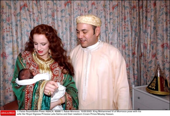 La princesse Lalla Salma et le roi Mohammed VI du Maroc en mai 2003 après la naissance de leur fils le prince Moulay El Hassan.