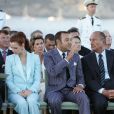  Le roi Mohammed VI du Maroc et la princesse Lalla Salma sur le Charles-de-Gaulle à Toulon le 15 août 2014 avec Jacques et Bernadette Chirac. 
