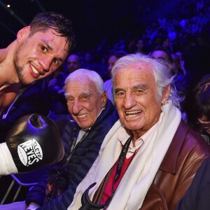 Exclusif - Le boxeur français Ahmed El Mousaoui pose pour une photo souvenir avec Charles Gérard et Jean-Paul Belmondo après sa victoire sur Gabor Gorbics lors du gala de boxe au Palais des Sports de Marseille le 24 mars 2018 organisé par Univent Production. © Bruno Bebert/Bestimage