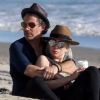 Exclusif - Lady Gaga et son compagnon Christian Carino s'enlacent tendrement sur la plage de Malibu avant d'aller faire des courses dans une voiture ancienne le 10 mars 2018.