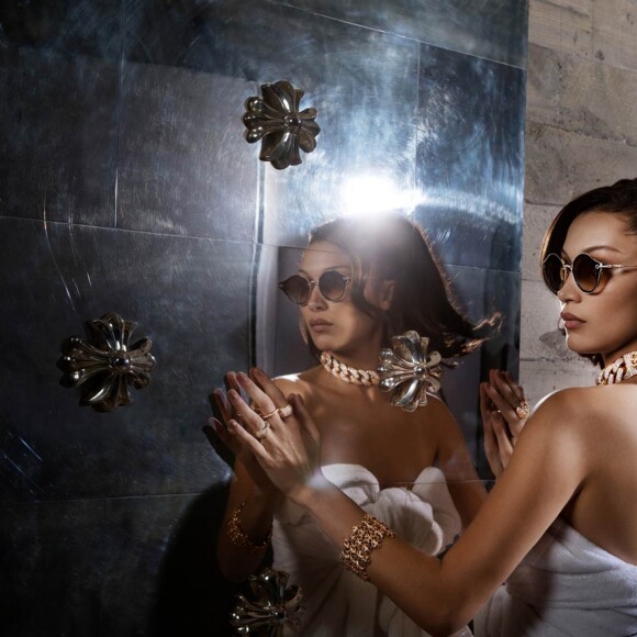 Bella Hadid et Jordan Barrett posent pour la nouvelle campagne Printemps/Eté 2018 de Chrome Hearts. Photo par Laurie Lynn Stark.
