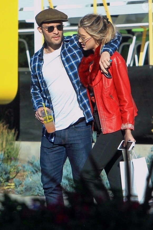 Exclusif - Ed Westwick et sa compagne Jessica Serfaty déjeunent à Los Angeles, le 20 janvier 2018.