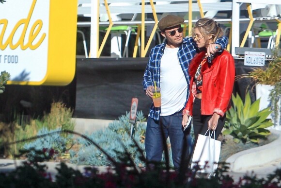Exclusif - Ed Westwick et sa compagne Jessica Serfaty déjeunent à Los Angeles, le 20 janvier 2018.
