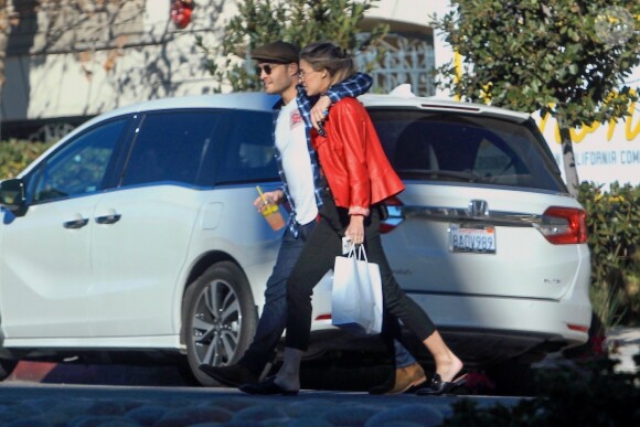 Exclusif - Ed Westwick et sa compagne Jessica Serfaty déjeunent à Los Angeles, le 20 janvier 2018.