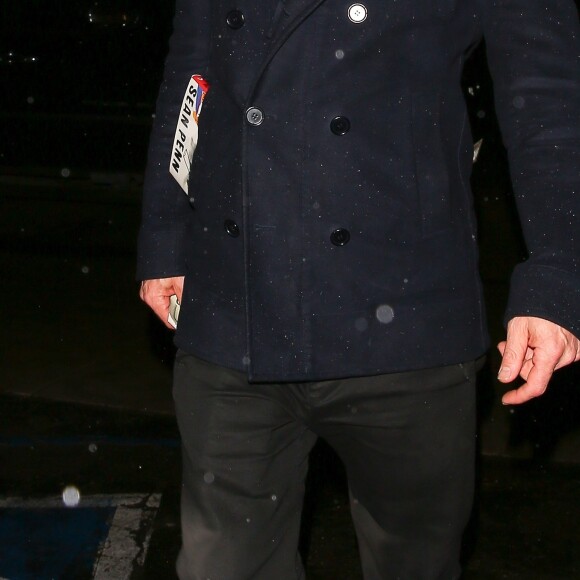 Brad Pitt - Exclusif - Les célébrités sont allées diner au restaurant Giorgio Baldi à Pacific Palisades. Les amis sont sortis du restaurant avec le nouveau livre de S. Penn sous le bras "Bob Honey Who Just Do Stuff". Le 3 février 2018