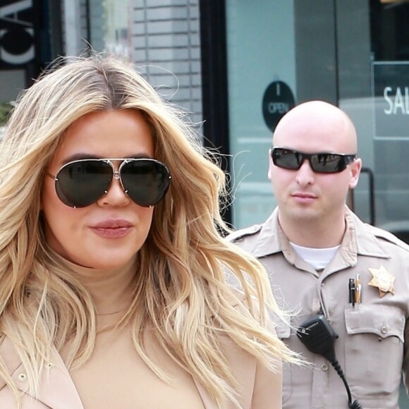 Khloé Kardashian (enceinte) est allée faire du shopping avec sa mère Kris Jenner dans le magasin pour enfants Petit Tresor à West Hollywood, le 7 mars 2018