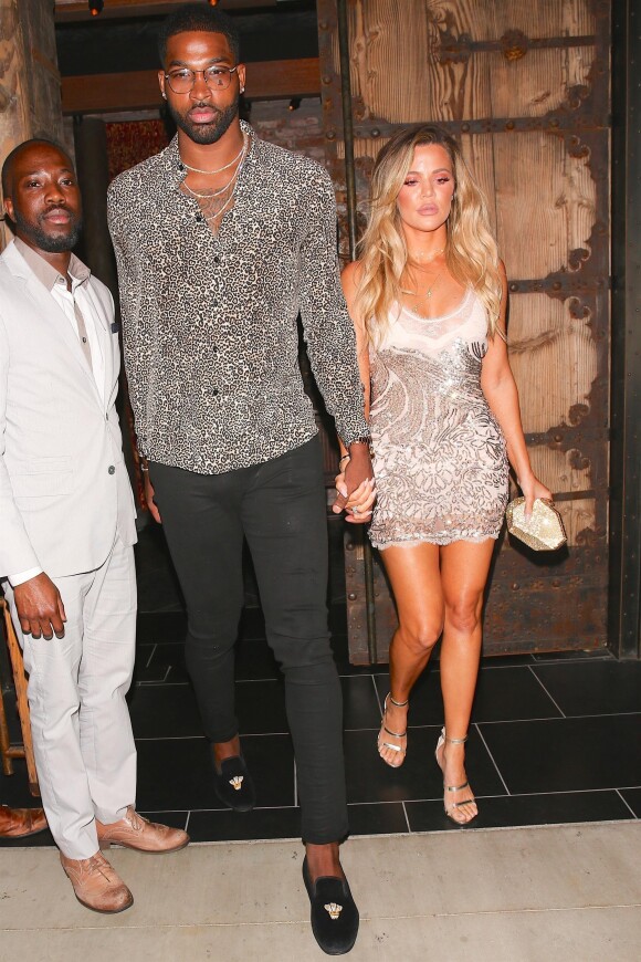 Khloé Kardashian et Tristan Thompson quittent le restaurant TAO à Hollywood le 25 juin 2017.