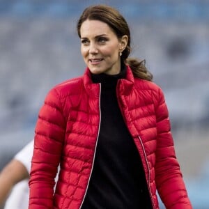 Kate Middleton, au début de sa troisième grossesse, au Villa Park, stade du club de football d'Aston Villa, le 22 novembre 2017 lors d'un événement du programme Coach Core.